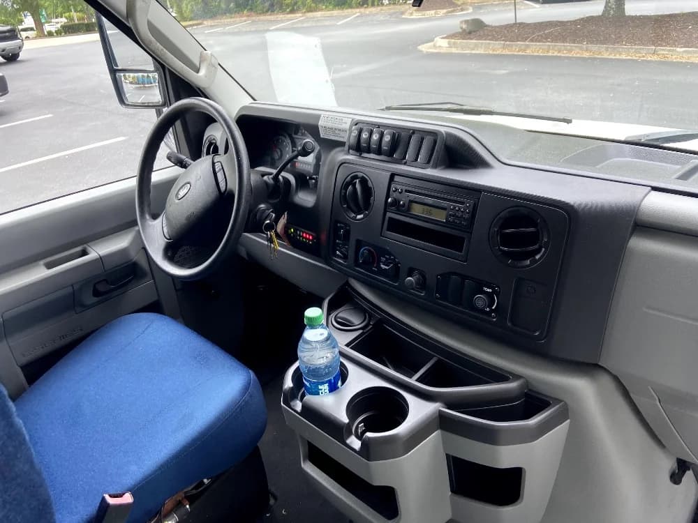 2011 Ford Cutaway - Thumbnail 3 2011 Ford Cutaway - Thumbnail 3