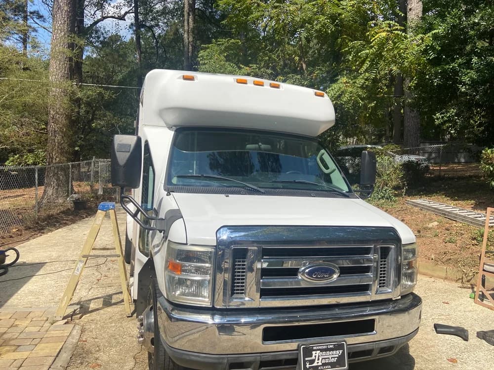 2011 Ford Cutaway - Thumbnail 4 2011 Ford Cutaway - Thumbnail 4