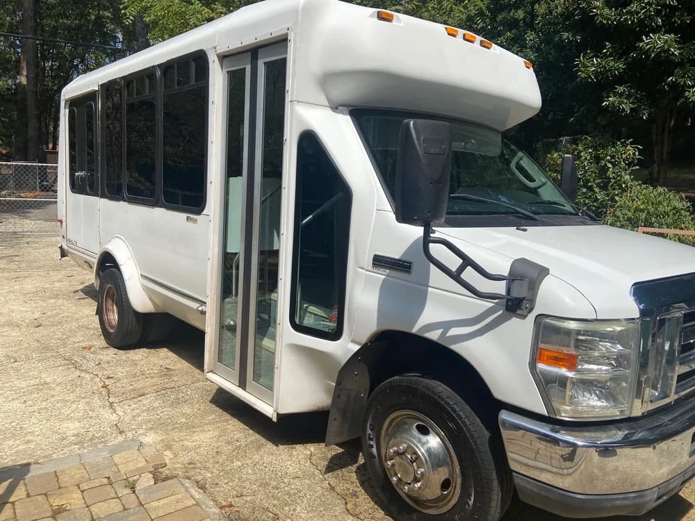 2011 Ford Cutaway - Thumbnail 5 2011 Ford Cutaway - Thumbnail 5