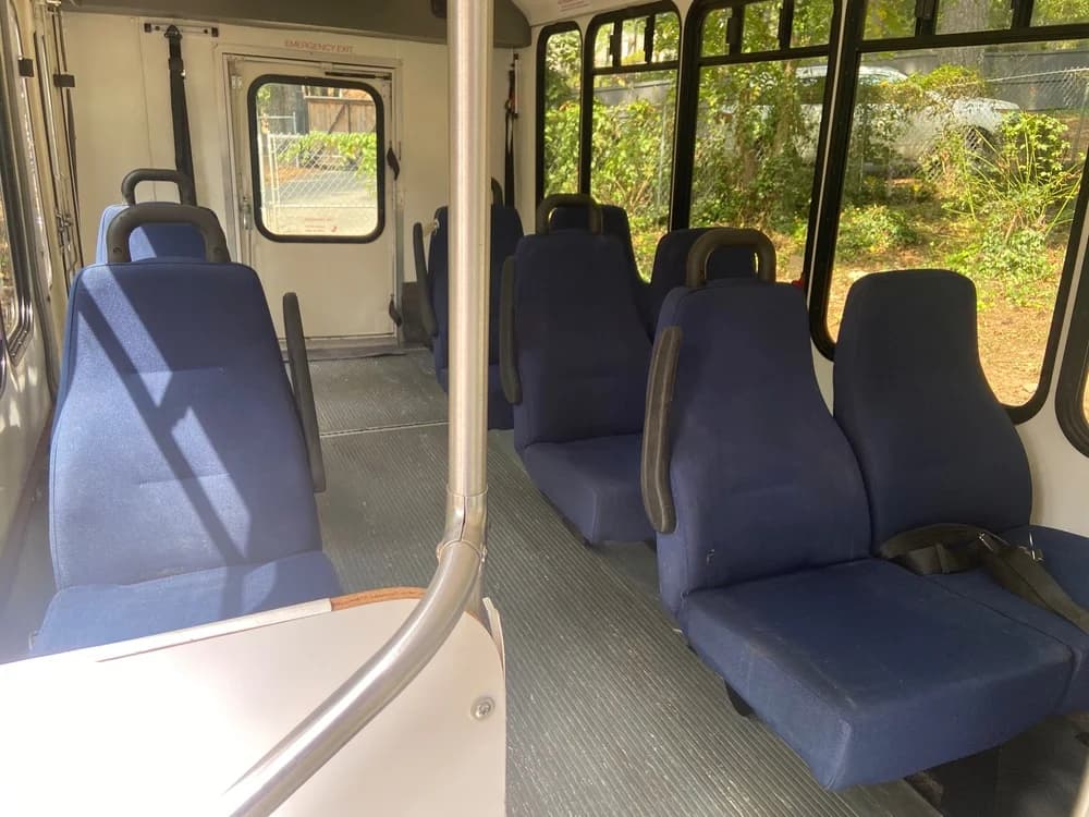 2011 Ford Cutaway - Thumbnail 8 2011 Ford Cutaway - Thumbnail 8