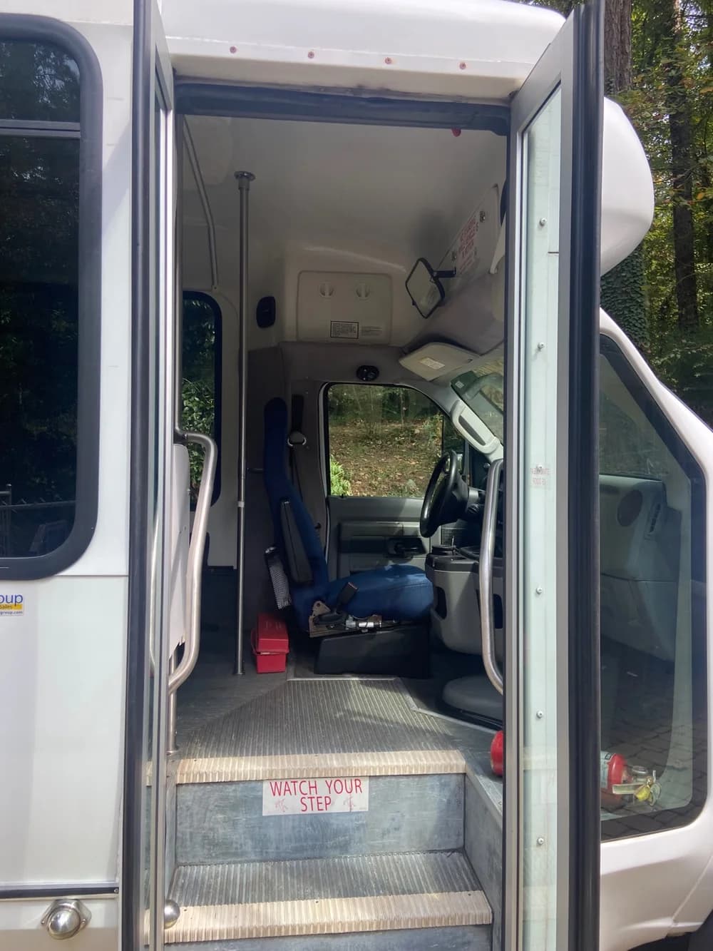 2011 Ford Cutaway - Thumbnail 9 2011 Ford Cutaway - Thumbnail 9