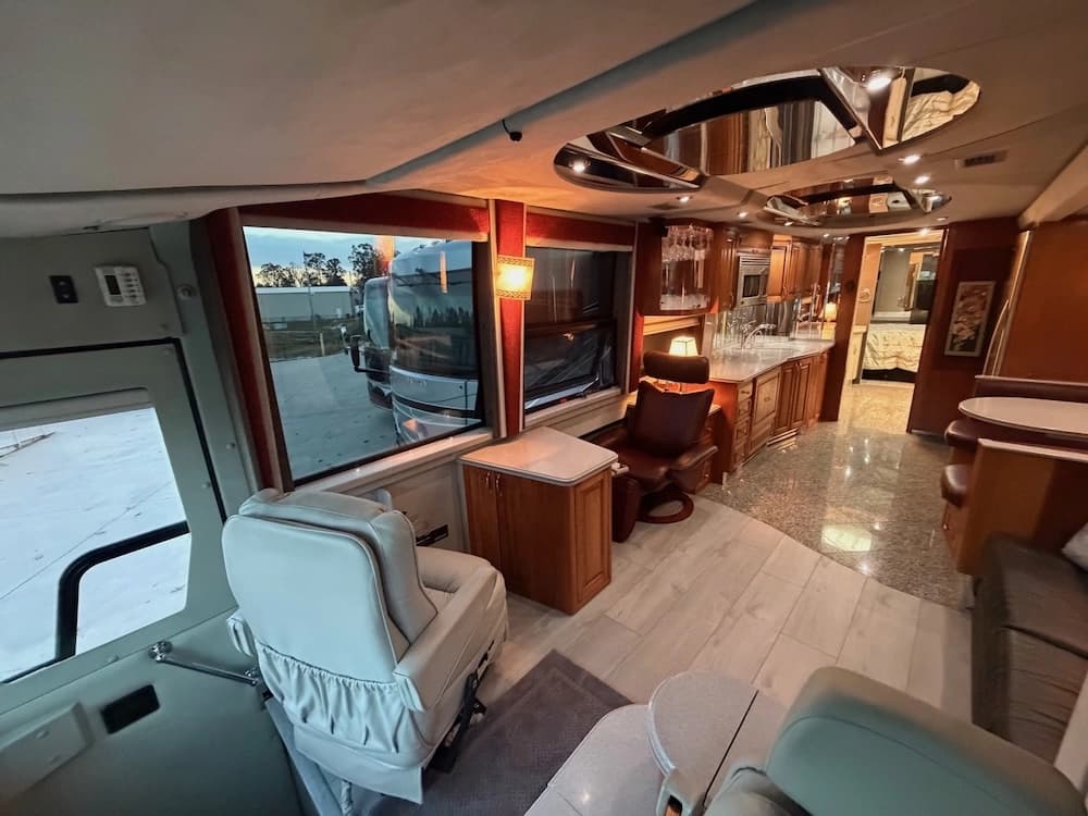 2002 Prevost Country Coach XLII 40 Motorhome - Thumbnail 12 2002 Prevost Country Coach XLII 40 Motorhome - Thumbnail 12