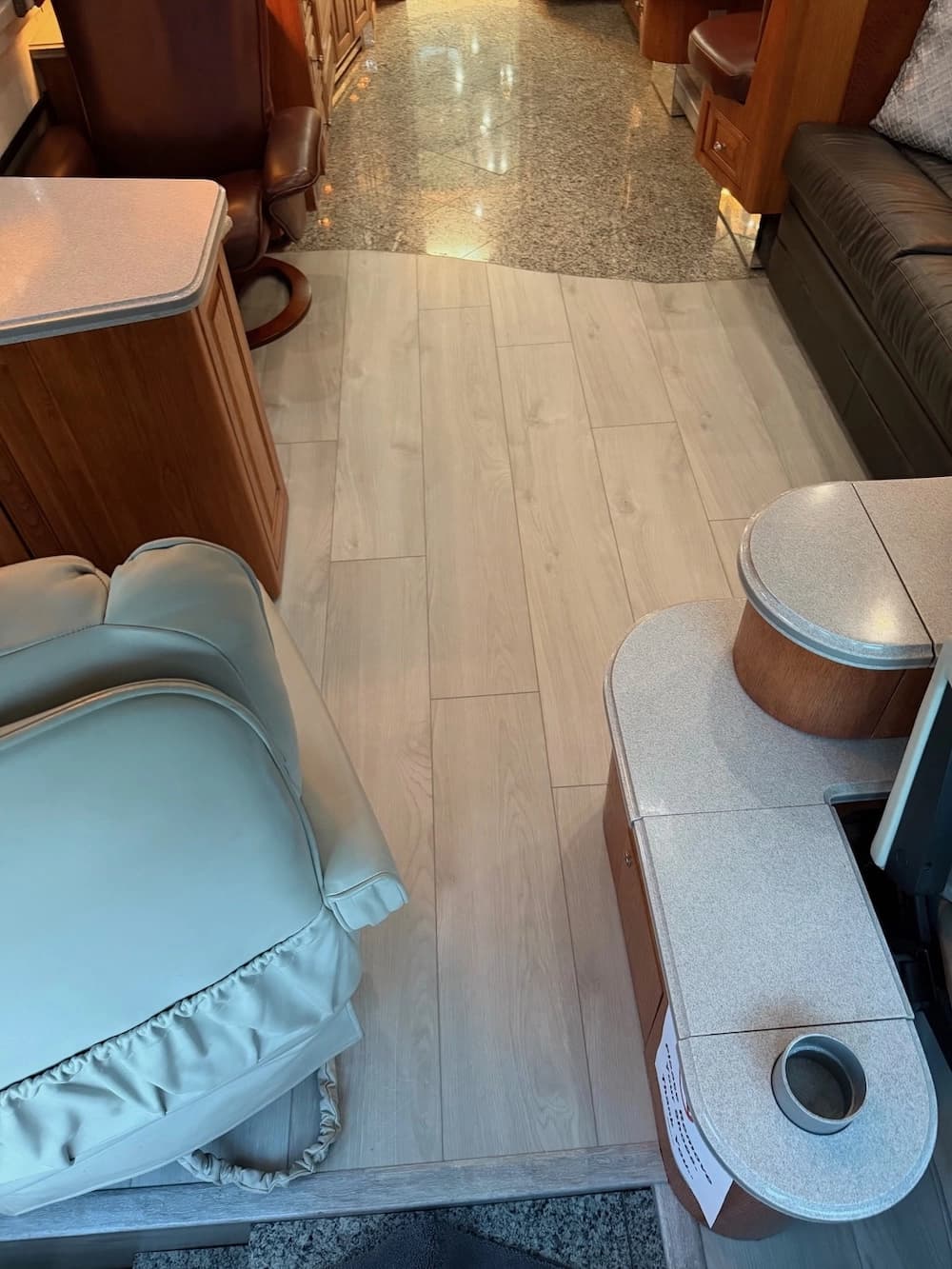 2002 Prevost Country Coach XLII 40 Motorhome - Thumbnail 13 2002 Prevost Country Coach XLII 40 Motorhome - Thumbnail 13