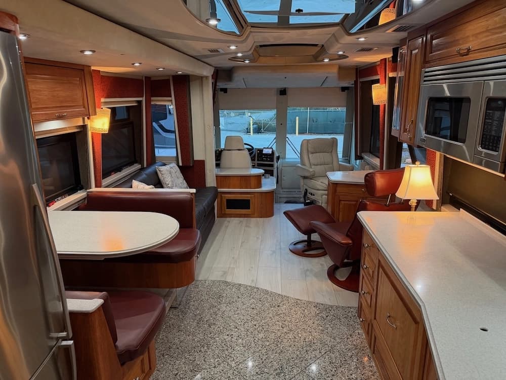 2002 Prevost Country Coach XLII 40 Motorhome - Thumbnail 18 2002 Prevost Country Coach XLII 40 Motorhome - Thumbnail 18