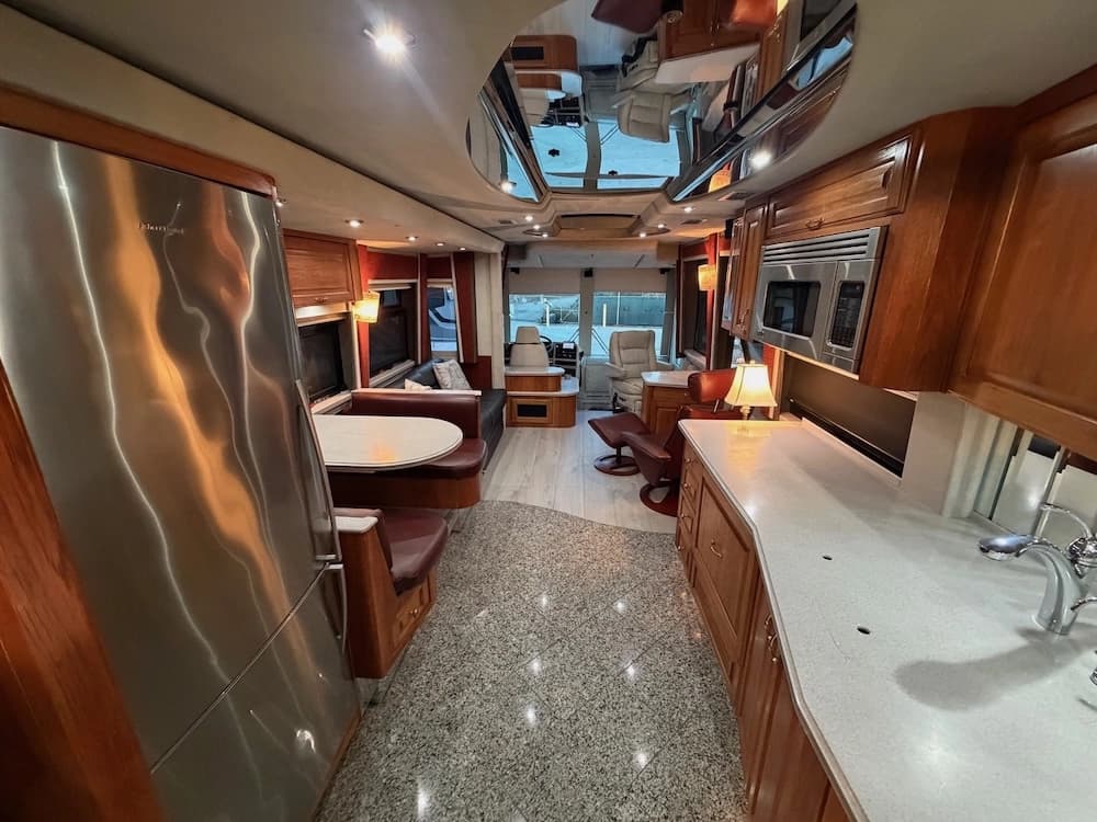 2002 Prevost Country Coach XLII 40 Motorhome - Thumbnail 19 2002 Prevost Country Coach XLII 40 Motorhome - Thumbnail 19