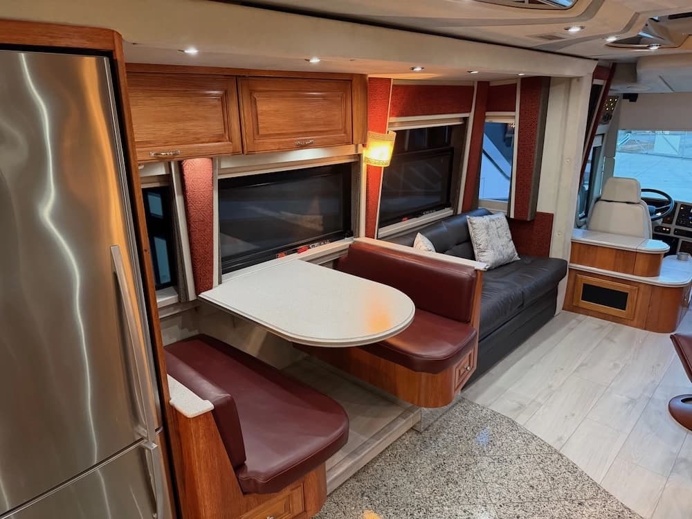 2002 Prevost Country Coach XLII 40 Motorhome - Thumbnail 20 2002 Prevost Country Coach XLII 40 Motorhome - Thumbnail 20