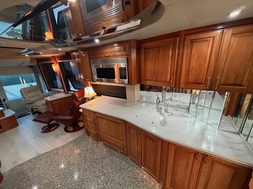 2002 Prevost Country Coach XLII 40 Motorhome - Thumbnail 21 2002 Prevost Country Coach XLII 40 Motorhome - Thumbnail 21