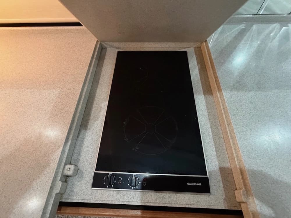 2002 Prevost Country Coach XLII 40 Motorhome - Thumbnail 26 2002 Prevost Country Coach XLII 40 Motorhome - Thumbnail 26