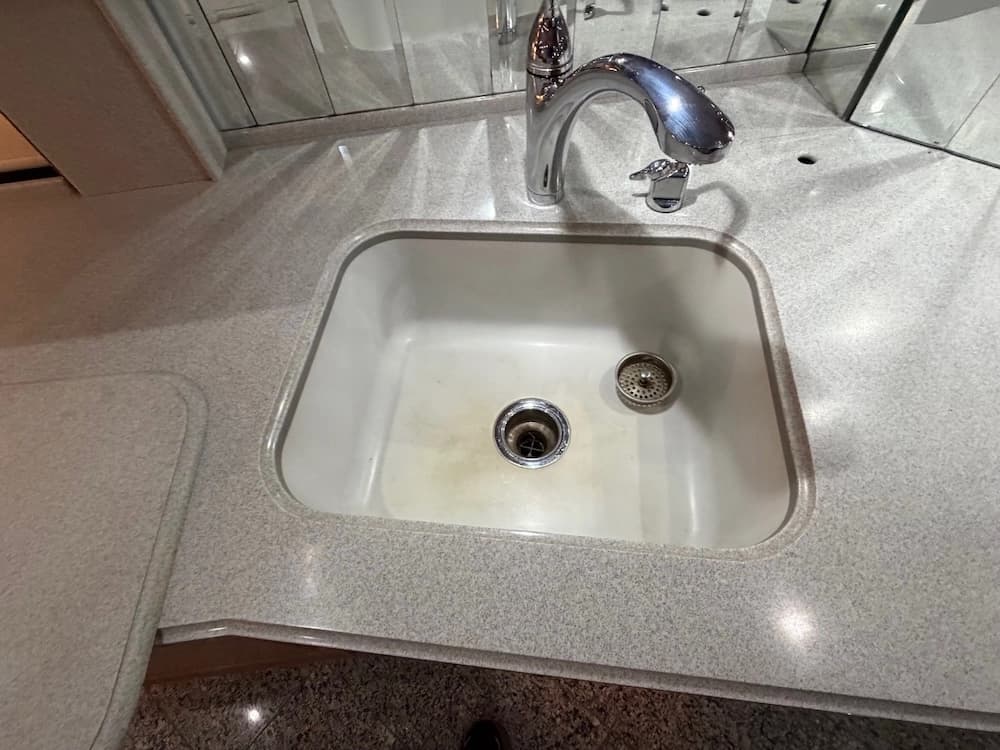 2002 Prevost Country Coach XLII 40 Motorhome - Thumbnail 28 2002 Prevost Country Coach XLII 40 Motorhome - Thumbnail 28