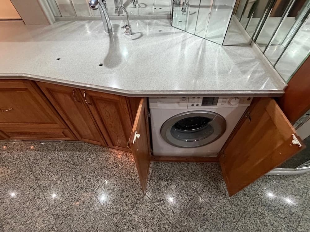 2002 Prevost Country Coach XLII 40 Motorhome - Thumbnail 29 2002 Prevost Country Coach XLII 40 Motorhome - Thumbnail 29