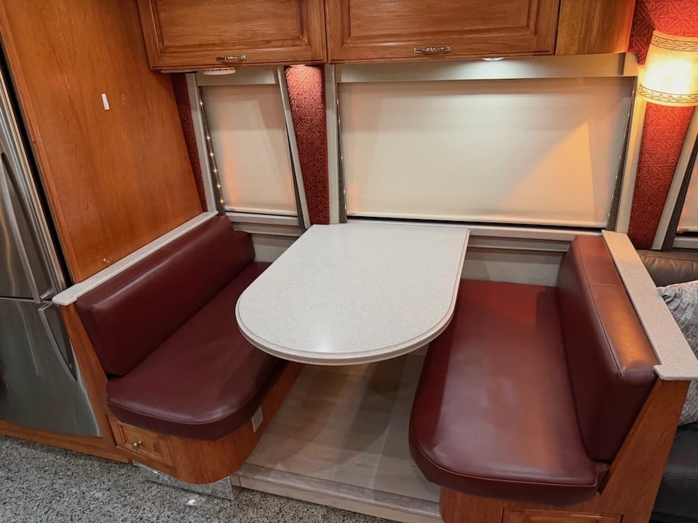 2002 Prevost Country Coach XLII 40 Motorhome - Thumbnail 33 2002 Prevost Country Coach XLII 40 Motorhome - Thumbnail 33