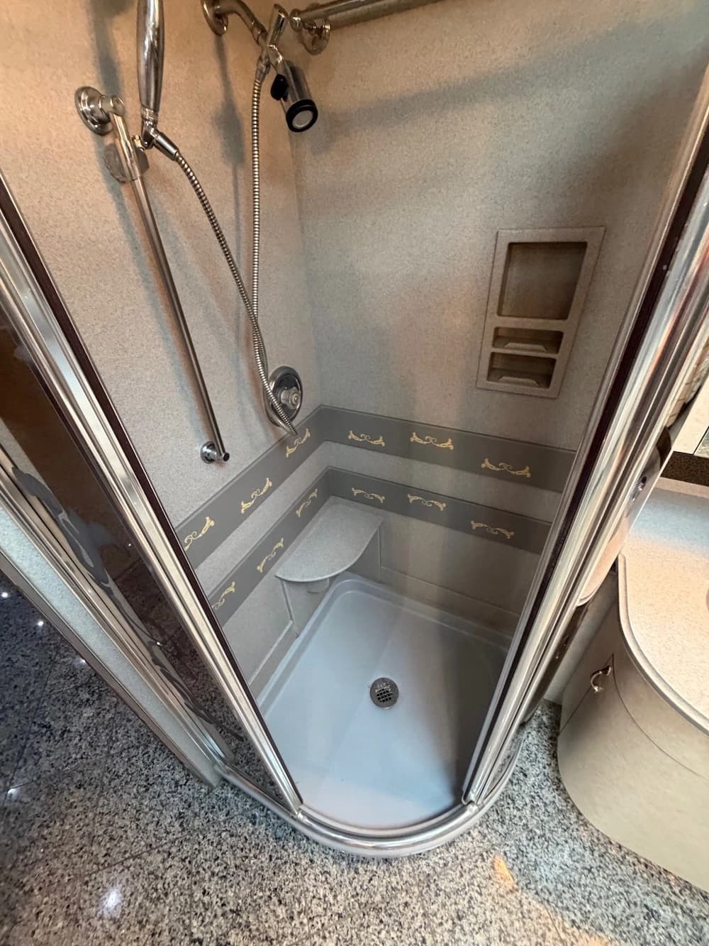 2002 Prevost Country Coach XLII 40 Motorhome - Thumbnail 44 2002 Prevost Country Coach XLII 40 Motorhome - Thumbnail 44