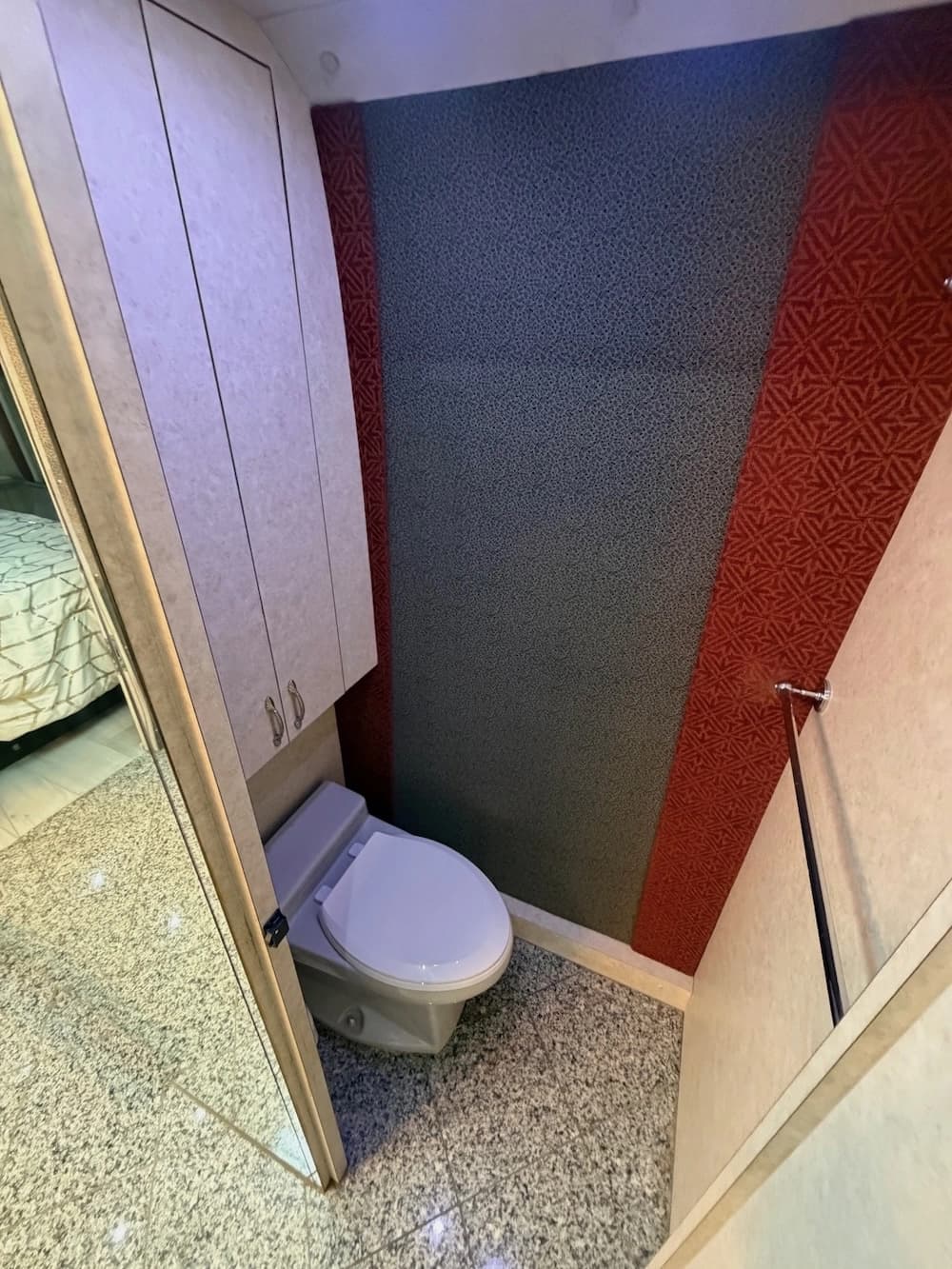 2002 Prevost Country Coach XLII 40 Motorhome - Thumbnail 46 2002 Prevost Country Coach XLII 40 Motorhome - Thumbnail 46