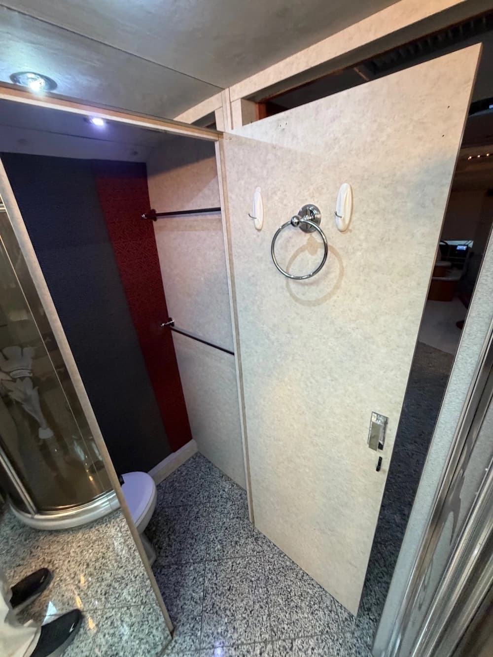 2002 Prevost Country Coach XLII 40 Motorhome - Thumbnail 49 2002 Prevost Country Coach XLII 40 Motorhome - Thumbnail 49