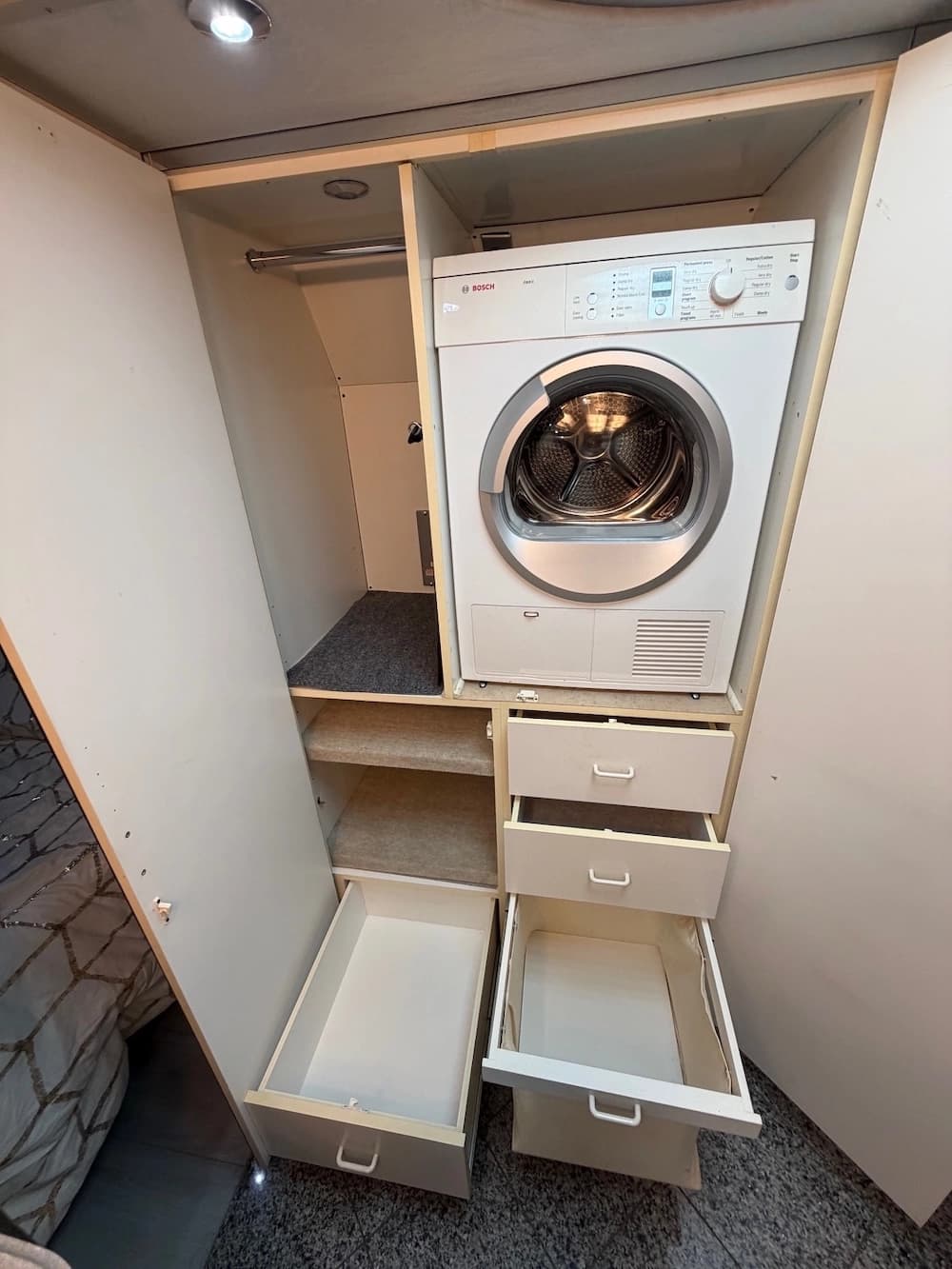 2002 Prevost Country Coach XLII 40 Motorhome - Thumbnail 50 2002 Prevost Country Coach XLII 40 Motorhome - Thumbnail 50