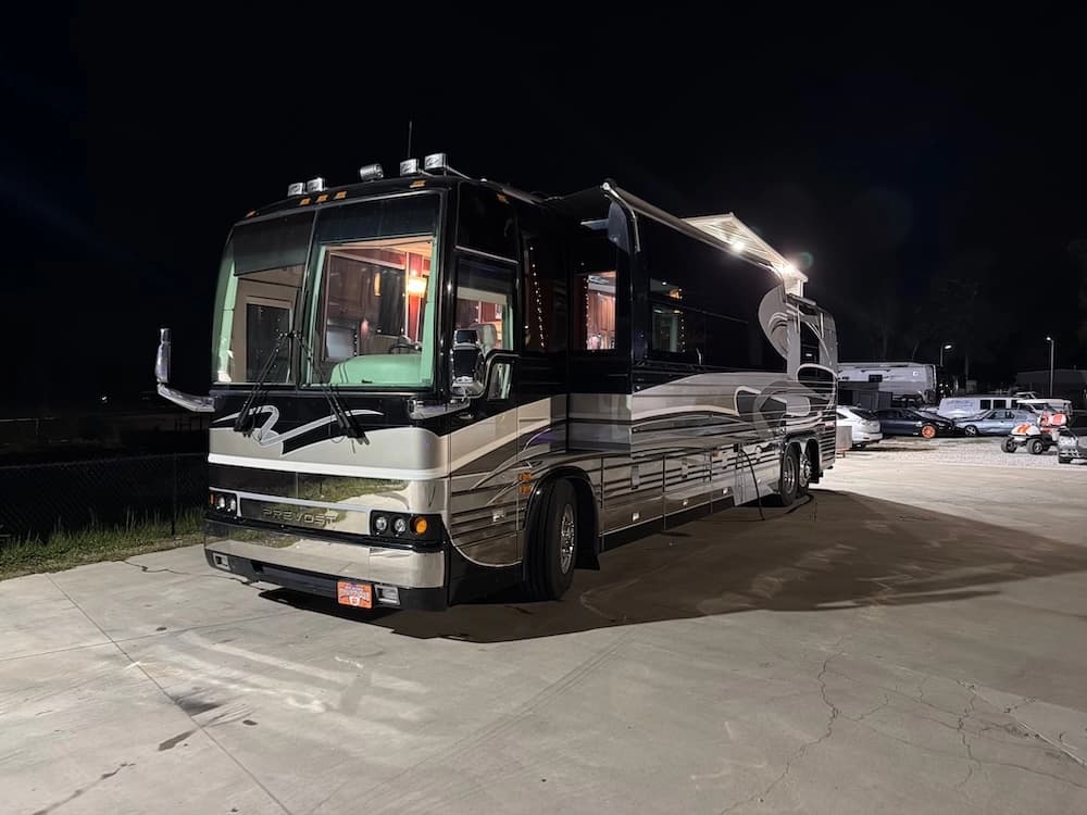 2002 Prevost Country Coach XLII 40 Motorhome - Thumbnail 7 2002 Prevost Country Coach XLII 40 Motorhome - Thumbnail 7