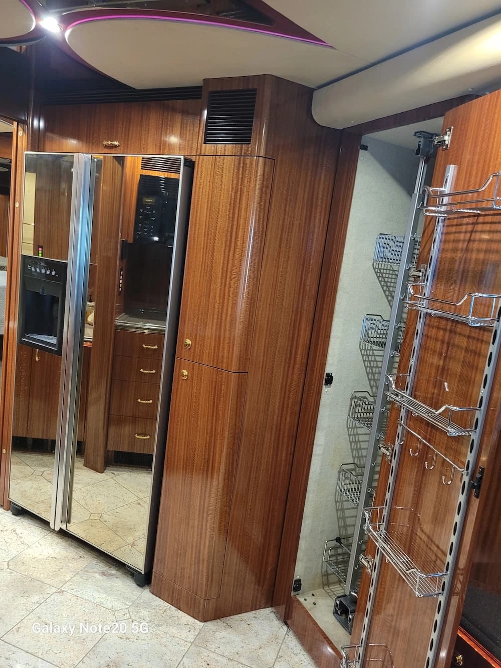 2005 Prevost Marathon XLII Coach - Thumbnail 23 2005 Prevost Marathon XLII Coach - Thumbnail 23