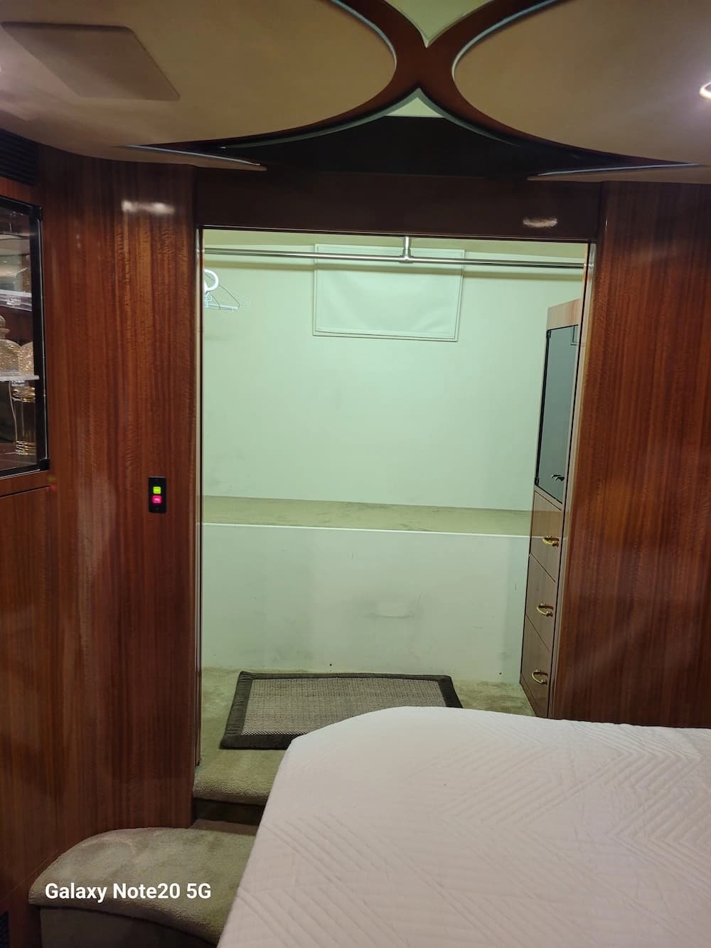 2005 Prevost Marathon XLII Coach - Thumbnail 31 2005 Prevost Marathon XLII Coach - Thumbnail 31