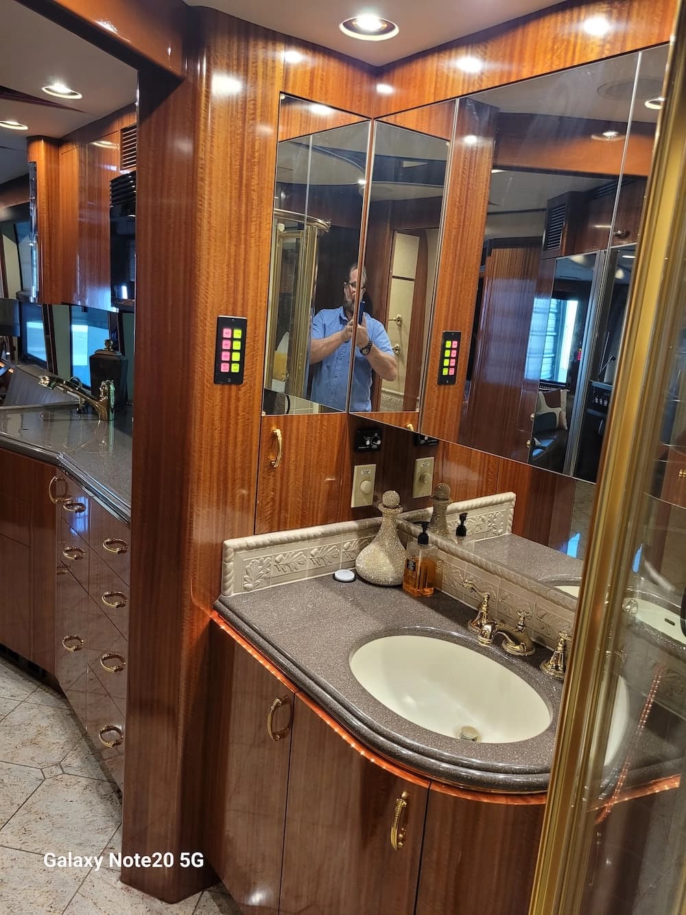 2005 Prevost Marathon XLII Coach - Thumbnail 32 2005 Prevost Marathon XLII Coach - Thumbnail 32