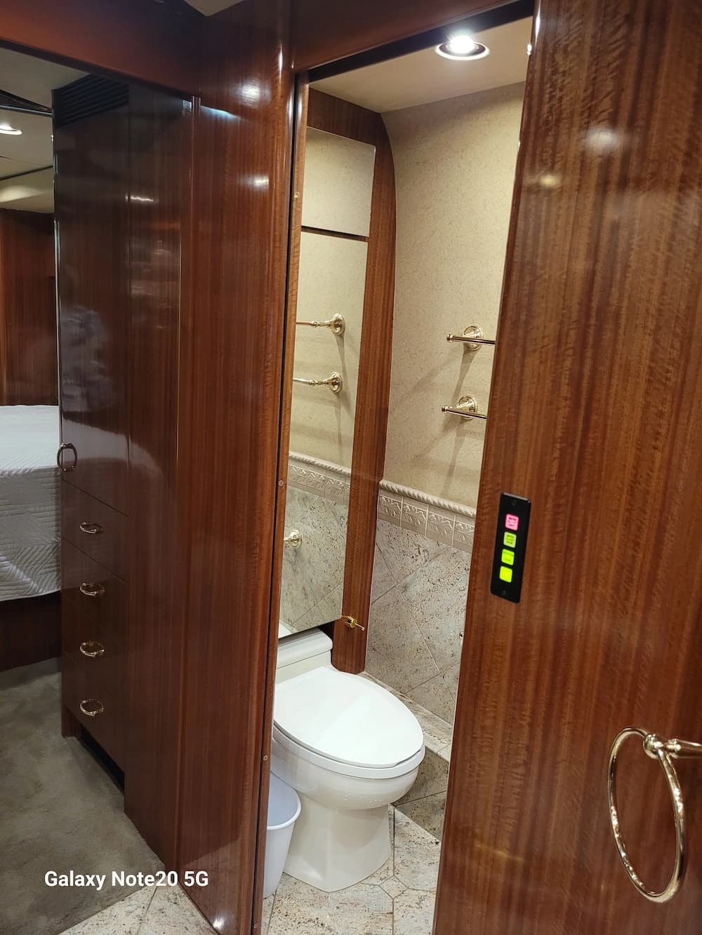 2005 Prevost Marathon XLII Coach - Thumbnail 34 2005 Prevost Marathon XLII Coach - Thumbnail 34