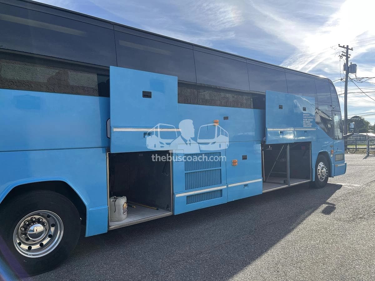 2006 Prevost H3-45 - Thumbnail 2 2006 Prevost H3-45 - Thumbnail 2