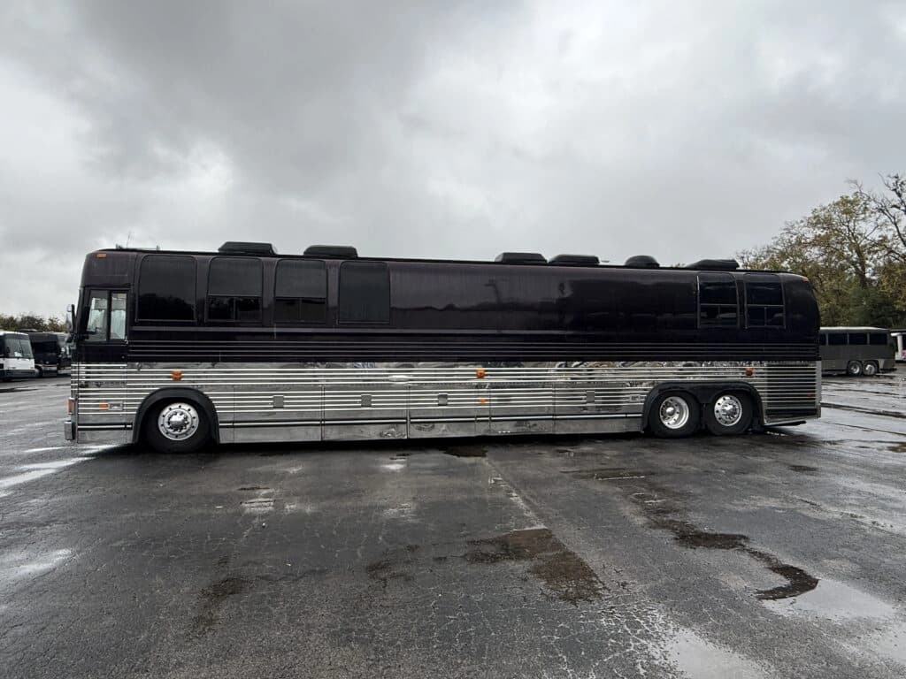 1999 Prevost XL 9 Motorhome - Thumbnail 2 1999 Prevost XL 9 Motorhome - Thumbnail 2