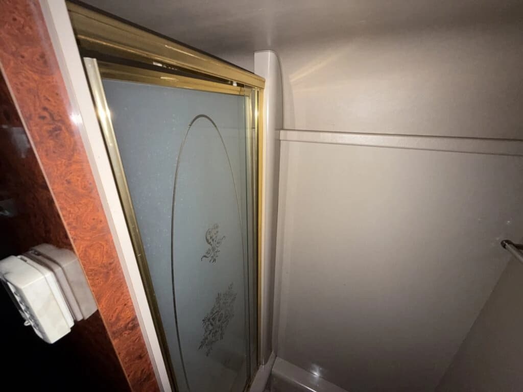 1999 Prevost XL 9 Motorhome - Thumbnail 18 1999 Prevost XL 9 Motorhome - Thumbnail 18