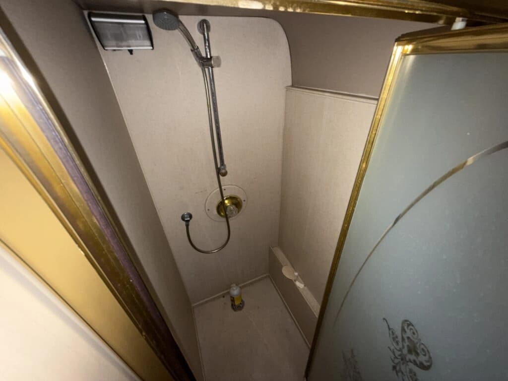 1999 Prevost XL 9 Motorhome - Thumbnail 19 1999 Prevost XL 9 Motorhome - Thumbnail 19