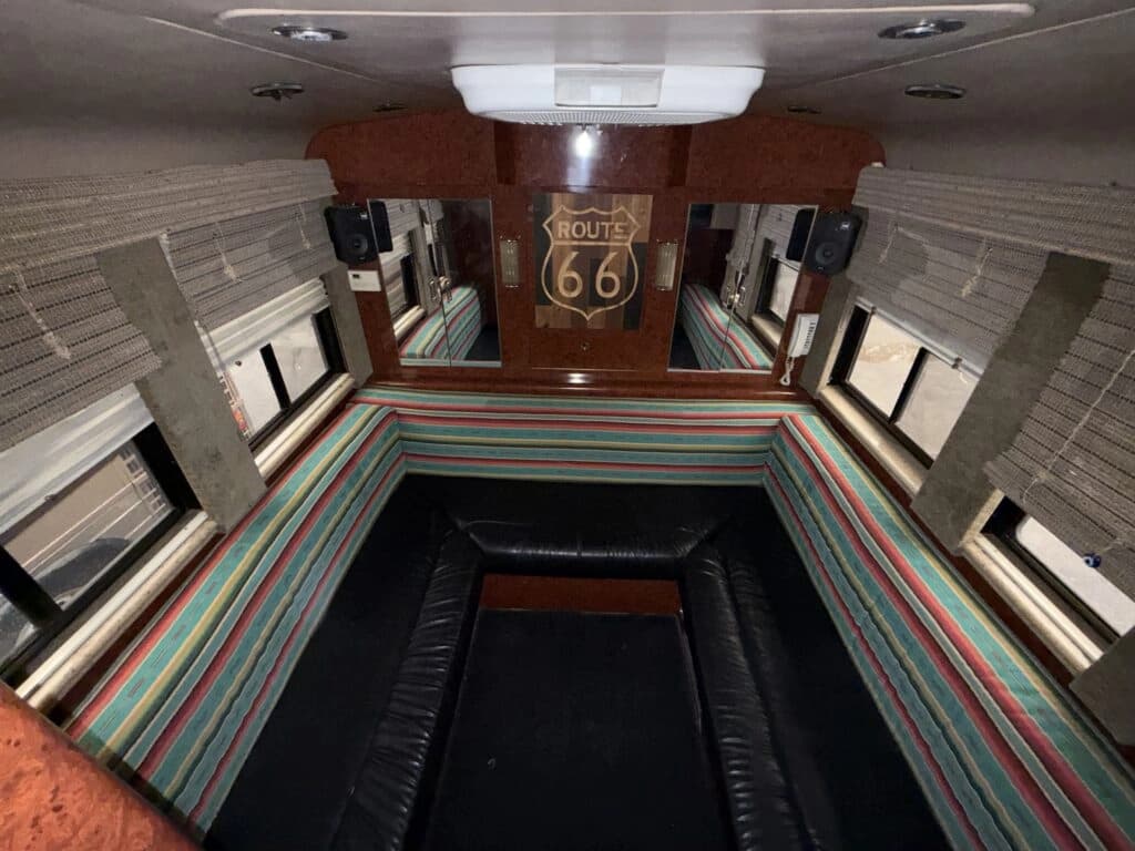 1999 Prevost XL 9 Motorhome - Thumbnail 21 1999 Prevost XL 9 Motorhome - Thumbnail 21