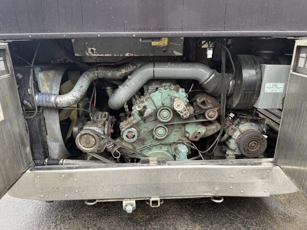 1999 Prevost XL 9 Motorhome - Thumbnail 5 1999 Prevost XL 9 Motorhome - Thumbnail 5