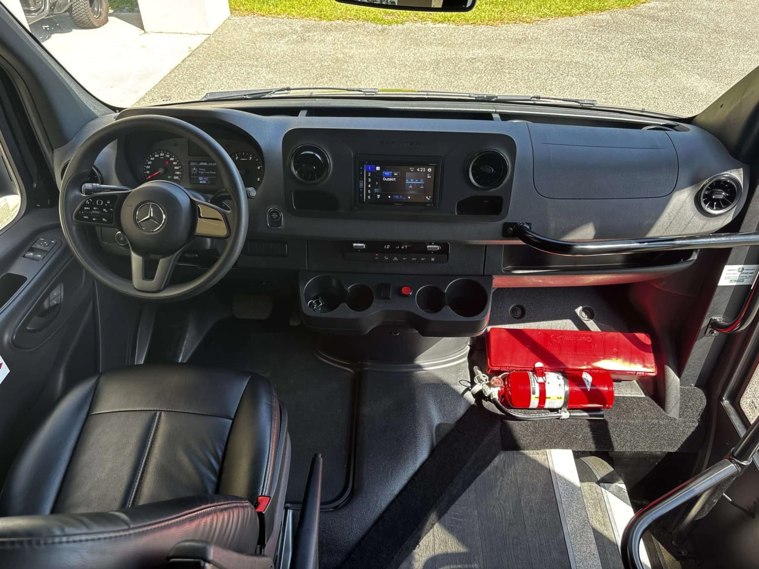 2023 Sprinter 3500 LA West Shuttle - Thumbnail 4 2023 Sprinter 3500 LA West Shuttle - Thumbnail 4