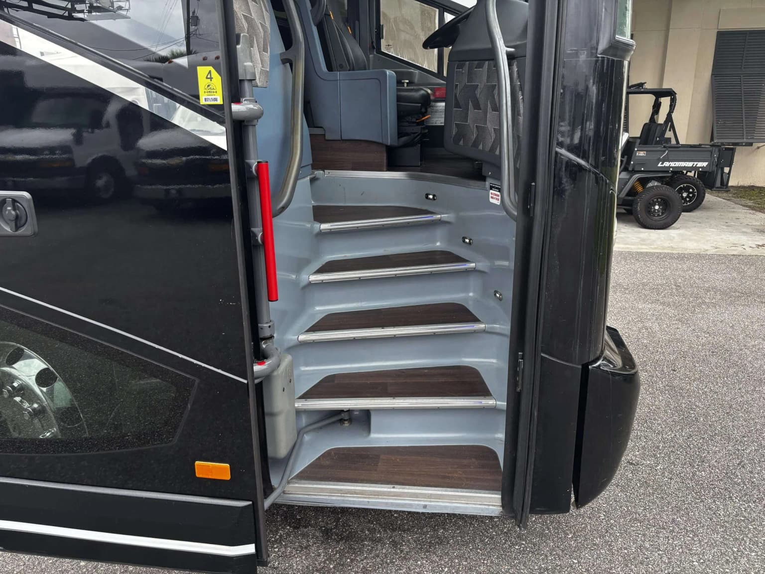 2016 Van Hool CX35 Coach - Thumbnail 4 2016 Van Hool CX35 Coach - Thumbnail 4