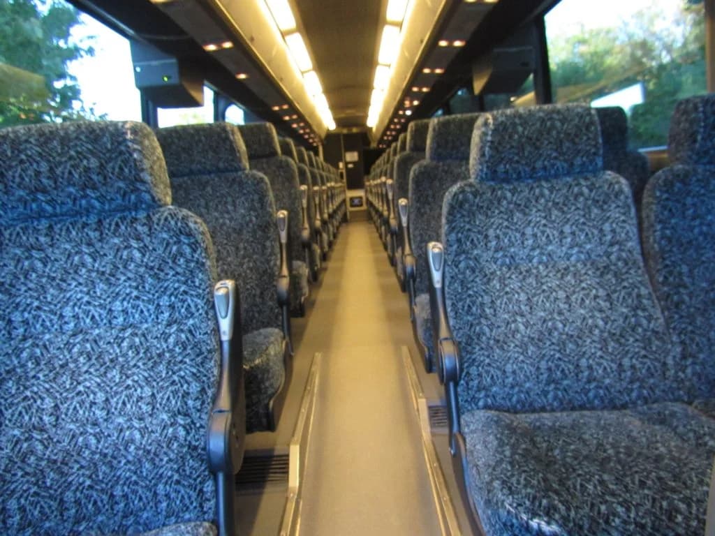 2005 MCI J4500 Coach - Thumbnail 5 2005 MCI J4500 Coach - Thumbnail 5