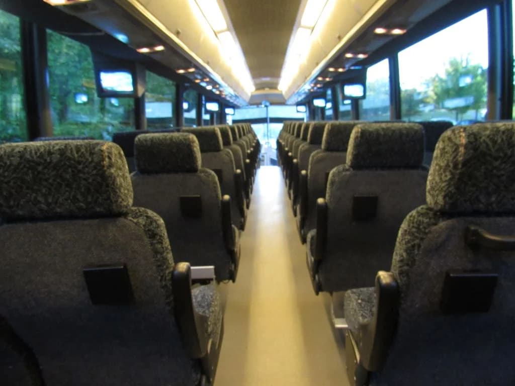 2005 MCI J4500 Coach - Thumbnail 6 2005 MCI J4500 Coach - Thumbnail 6