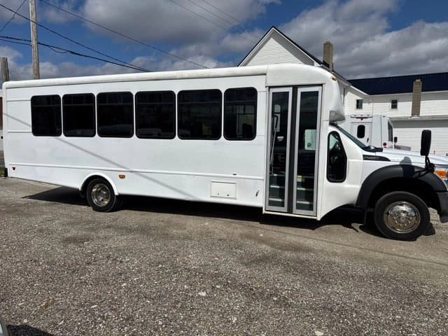 2016 Ford F550 Super Duty Shuttle Bus - Thumbnail 2 2016 Ford F550 Super Duty Shuttle Bus - Thumbnail 2