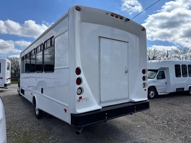 2016 Ford F550 Super Duty Shuttle Bus - Thumbnail 12 2016 Ford F550 Super Duty Shuttle Bus - Thumbnail 12