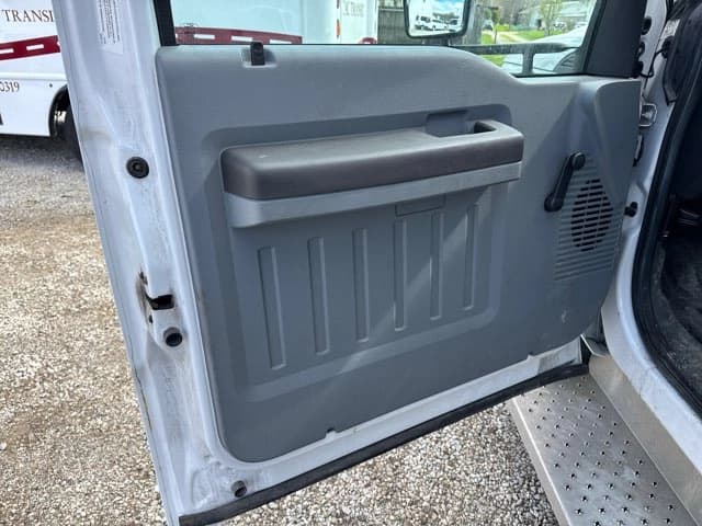 2016 Ford F550 Super Duty Shuttle Bus - Thumbnail 13 2016 Ford F550 Super Duty Shuttle Bus - Thumbnail 13