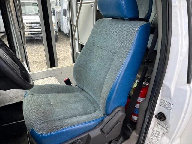 2016 Ford F550 Super Duty Shuttle Bus - Thumbnail 16 2016 Ford F550 Super Duty Shuttle Bus - Thumbnail 16