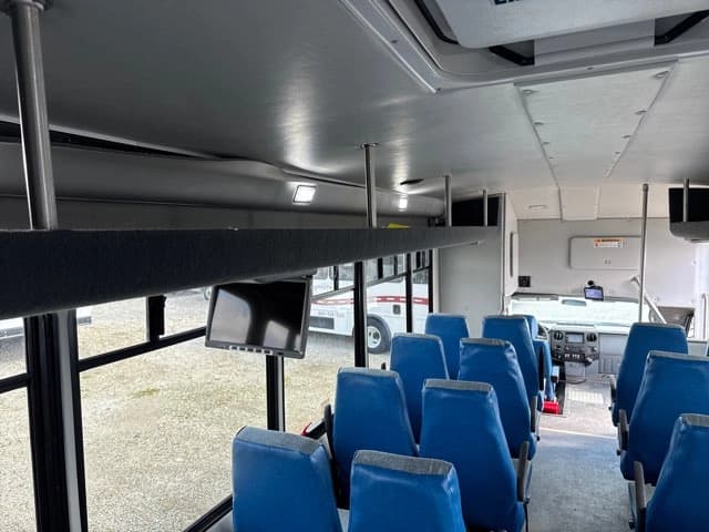 2016 Ford F550 Super Duty Shuttle Bus - Thumbnail 27 2016 Ford F550 Super Duty Shuttle Bus - Thumbnail 27