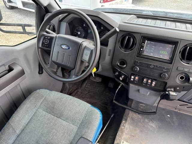 2016 Ford F550 Super Duty Shuttle Bus - Thumbnail 29 2016 Ford F550 Super Duty Shuttle Bus - Thumbnail 29