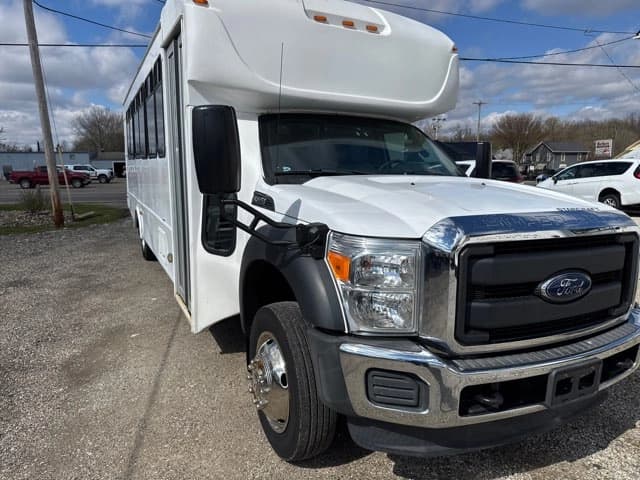 2016 Ford F550 Super Duty Shuttle Bus - Thumbnail 4 2016 Ford F550 Super Duty Shuttle Bus - Thumbnail 4