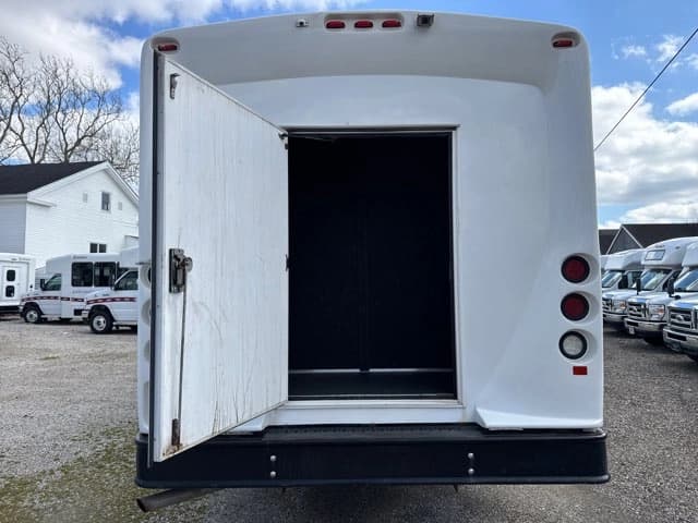 2016 Ford F550 Super Duty Shuttle Bus - Thumbnail 8 2016 Ford F550 Super Duty Shuttle Bus - Thumbnail 8