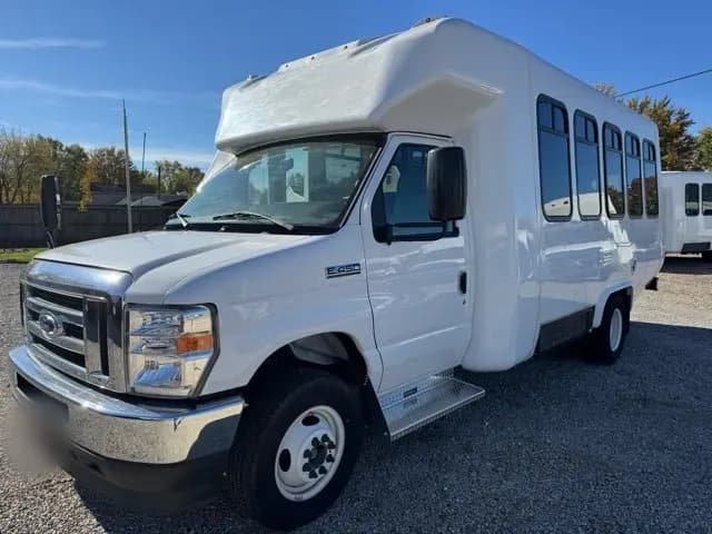 2024 Ford Diamond Coach ADA Shuttle Bus - Thumbnail 2 2024 Ford Diamond Coach ADA Shuttle Bus - Thumbnail 2