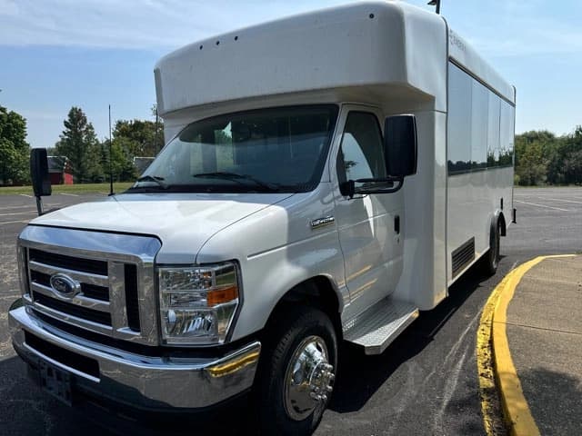2024 Ford E450 Endera ADA Shuttle Bus - Thumbnail 5 2024 Ford E450 Endera ADA Shuttle Bus - Thumbnail 5