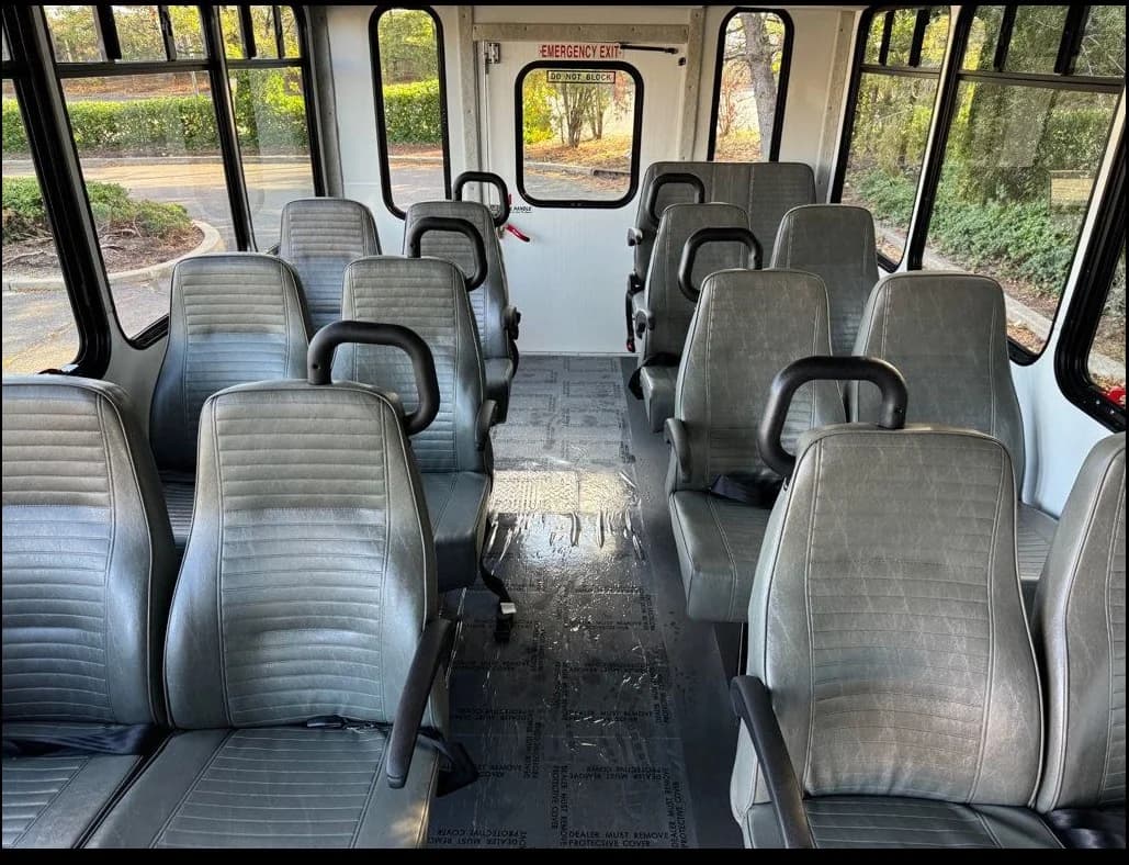 2016 Ford E-350 14P Shuttle - Thumbnail 4 2016 Ford E-350 14P Shuttle - Thumbnail 4