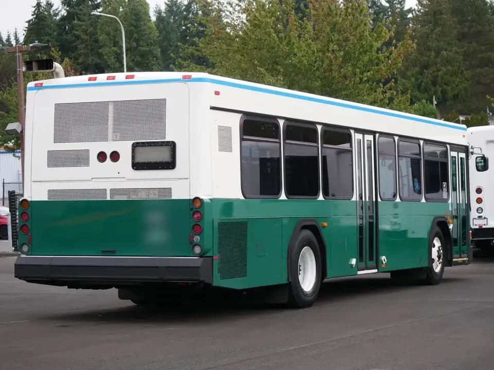 2011 Gillig Low Floor ADA Transit Bus - Thumbnail 2 2011 Gillig Low Floor ADA Transit Bus - Thumbnail 2