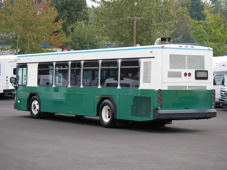 2011 Gillig Low Floor ADA Transit Bus - Thumbnail 3 2011 Gillig Low Floor ADA Transit Bus - Thumbnail 3