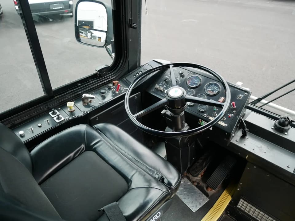 2011 Gillig Low Floor ADA Transit Bus - Thumbnail 4 2011 Gillig Low Floor ADA Transit Bus - Thumbnail 4