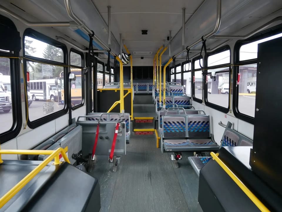 2011 Gillig Low Floor ADA Transit Bus - Thumbnail 5 2011 Gillig Low Floor ADA Transit Bus - Thumbnail 5