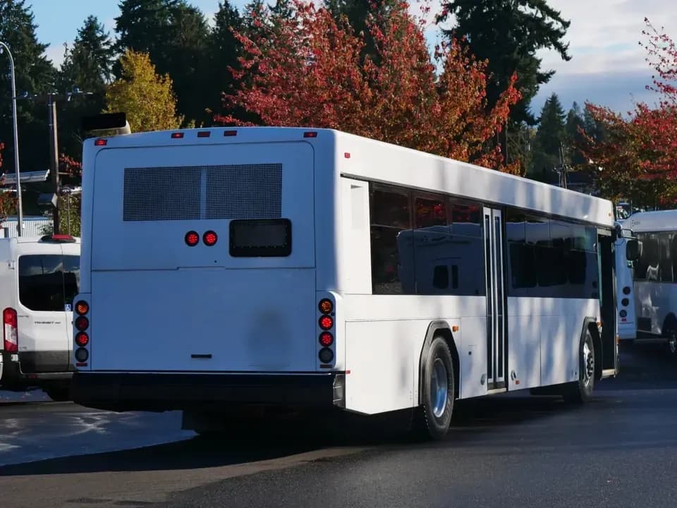 2009 Gillig Low Floor ADA Transit Bus - Thumbnail 2 2009 Gillig Low Floor ADA Transit Bus - Thumbnail 2